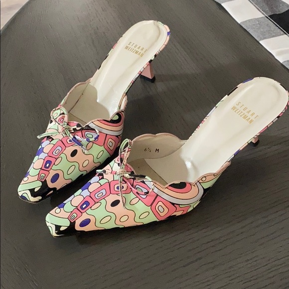 Stuart Weitzman Shoes - Stuart Weitzman Abstract Scallop Edge Slide Mule